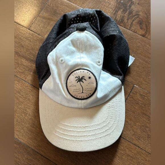 Hats lot 6-12 mo (Gap, H&M, Carter’s, Kombi) - Picture 6 of 7